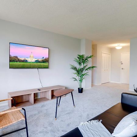 Apartment At Crystal City With Gym Арлингтон Экстерьер фото