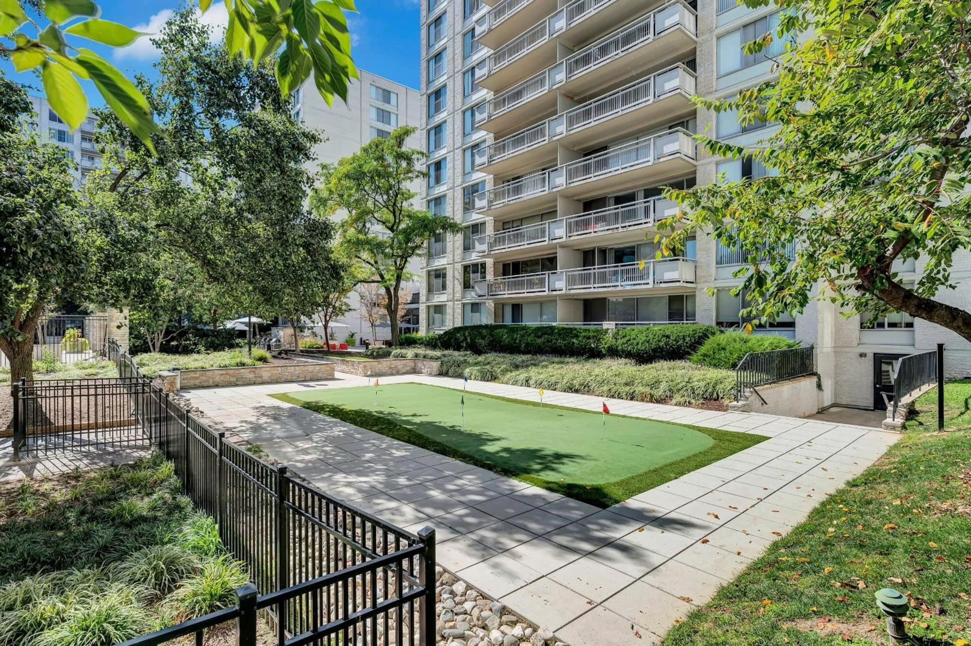 Apartment At Crystal City With Gym Арлингтон Экстерьер фото